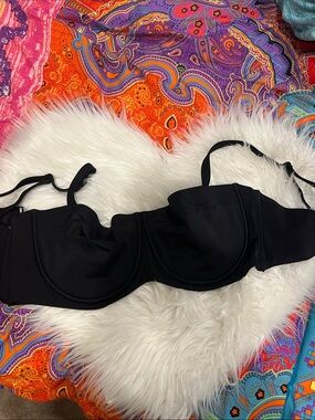 VENUS low cut underwire  black convertible Swim Bikini Top 40DDD Worn once!
